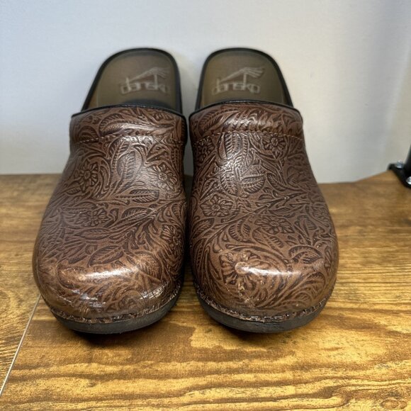 Dansko Shoes Womens 10 EU41 XP 2.0 Brown Floral Tooled Leather Clogs Mules - Picture 2 of 10